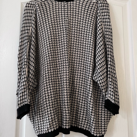 Ann Taylor LOFT sweater. Great transitional piece. Size xsmall - Picture 5 of 8